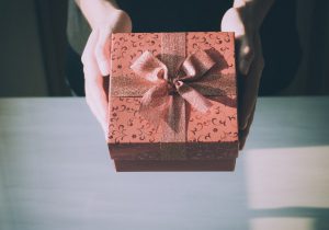 Jak oryginalnie zapakować prezent